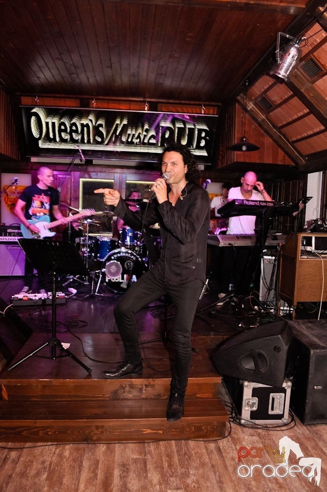 Concert Publika în Queen's Music Pub, Queen's Music Pub