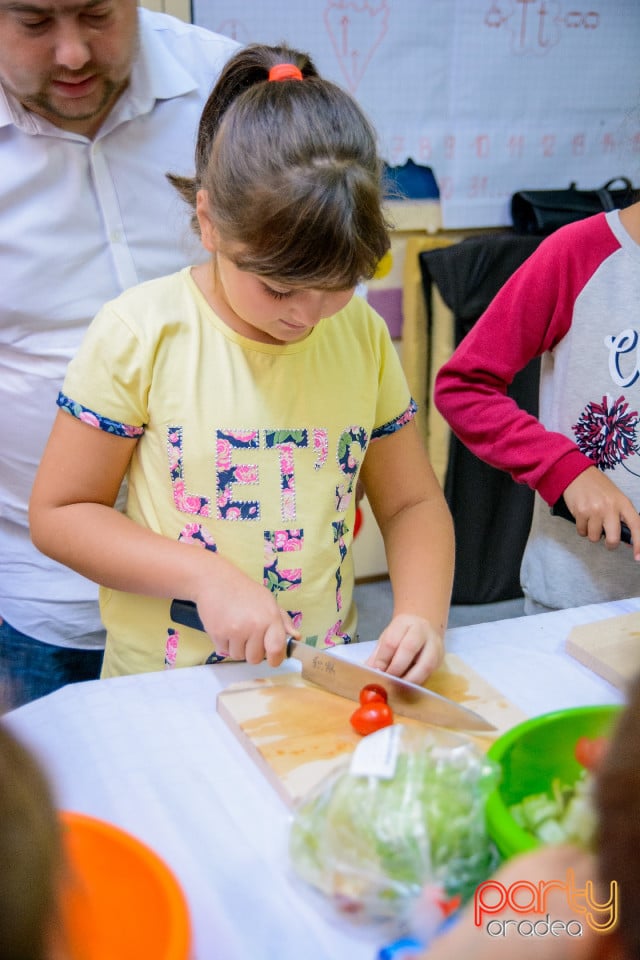 Demonstraţie de artă culinară cu Master Chef, Şcoala de prinţi şi prinţese „Gift of Beauty”