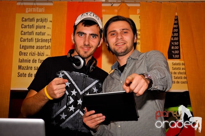 Distracţie cu DJ Cristiano şi MC Dany, Student's Place