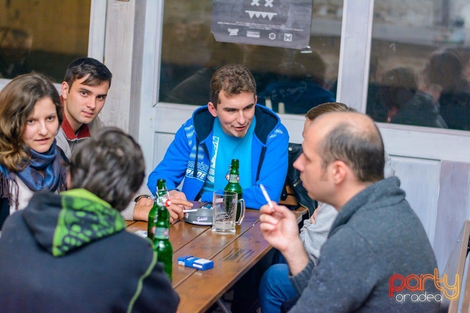 Distracţie la Bodega, Bodega