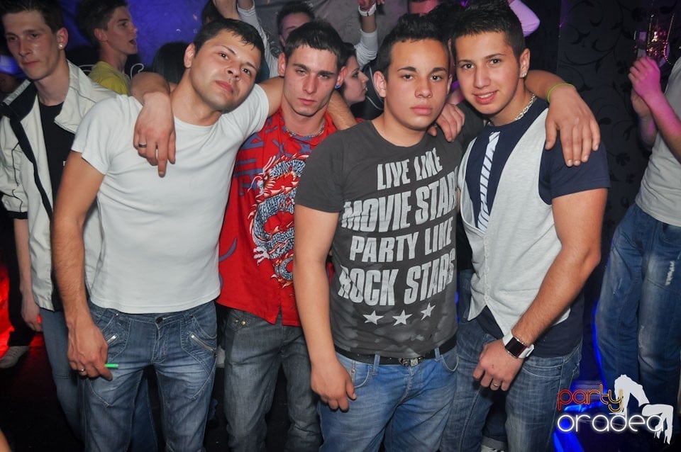 Extravaganza Night Party în Club Atti's, 