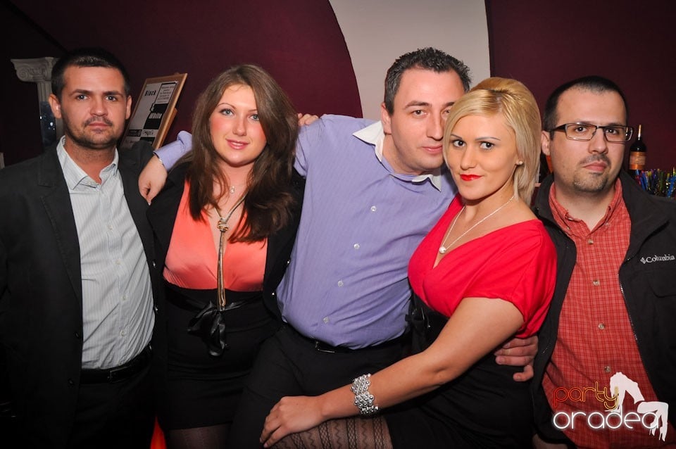 Extravaganza Night Party în Club Atti's, 