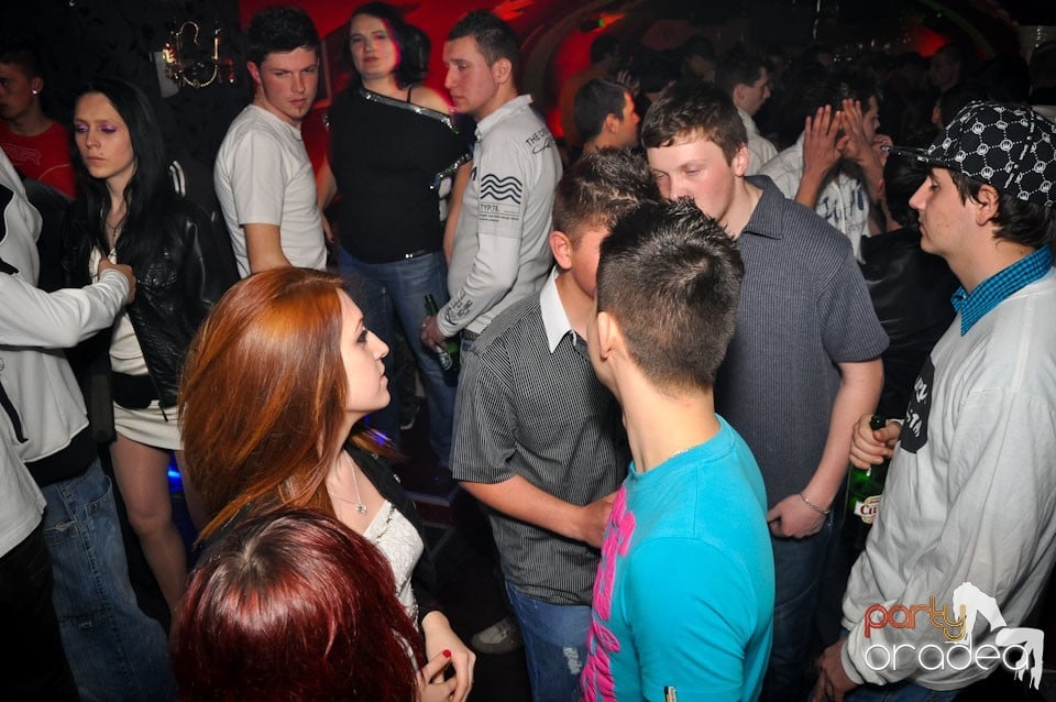 Extravaganza Night Party în Club Atti's, 