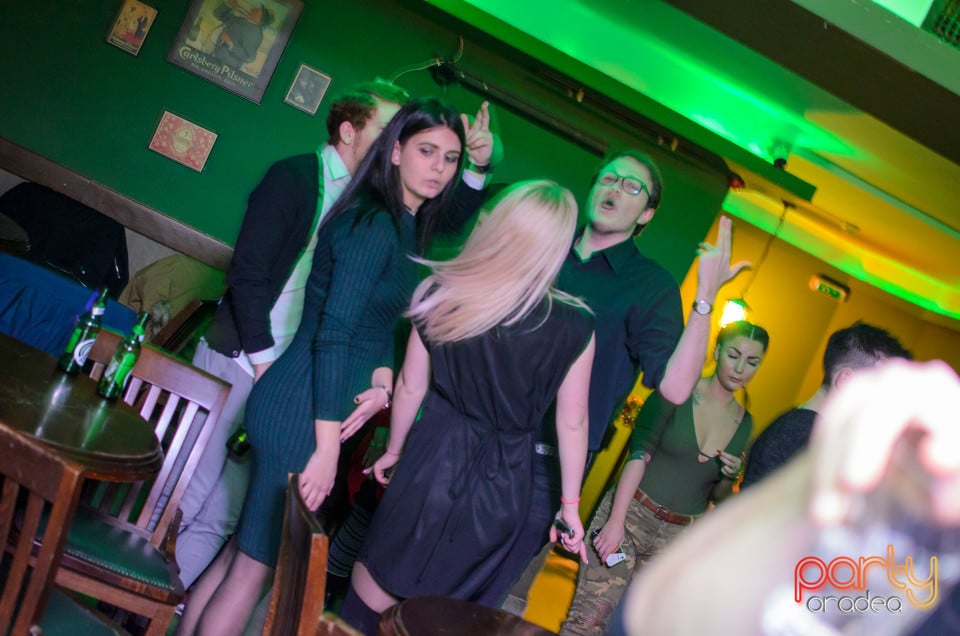 Friday Night Party, Green Pub