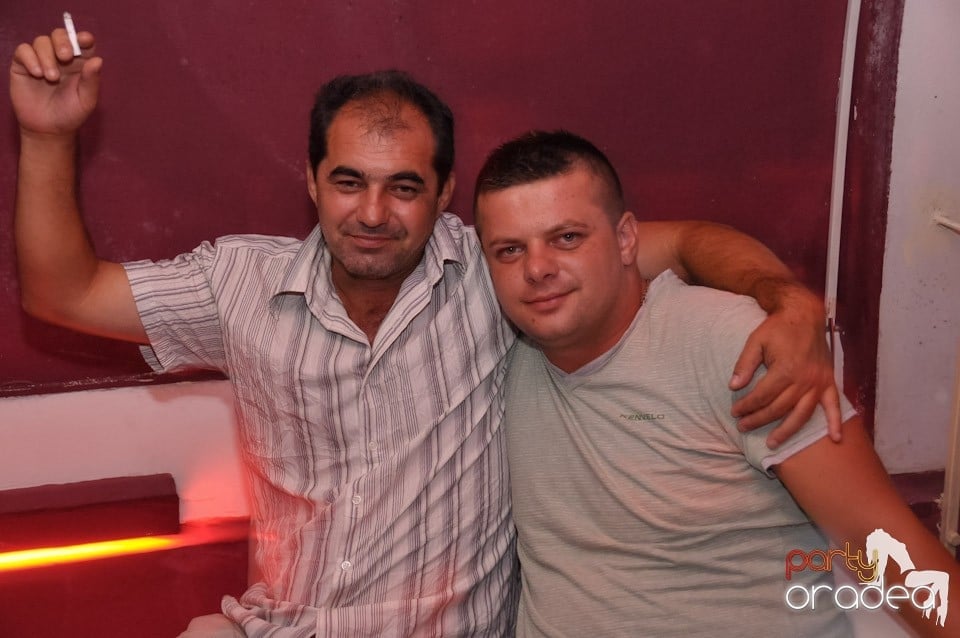 Friday Night Fever în Club Atti's, 