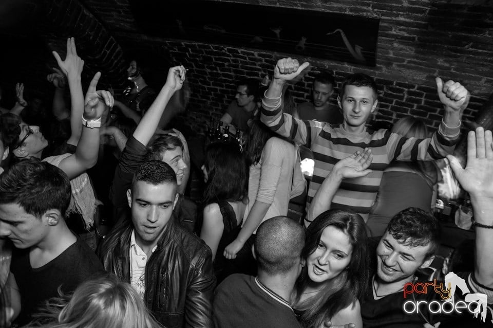 Friday Night Fever în Escape, 