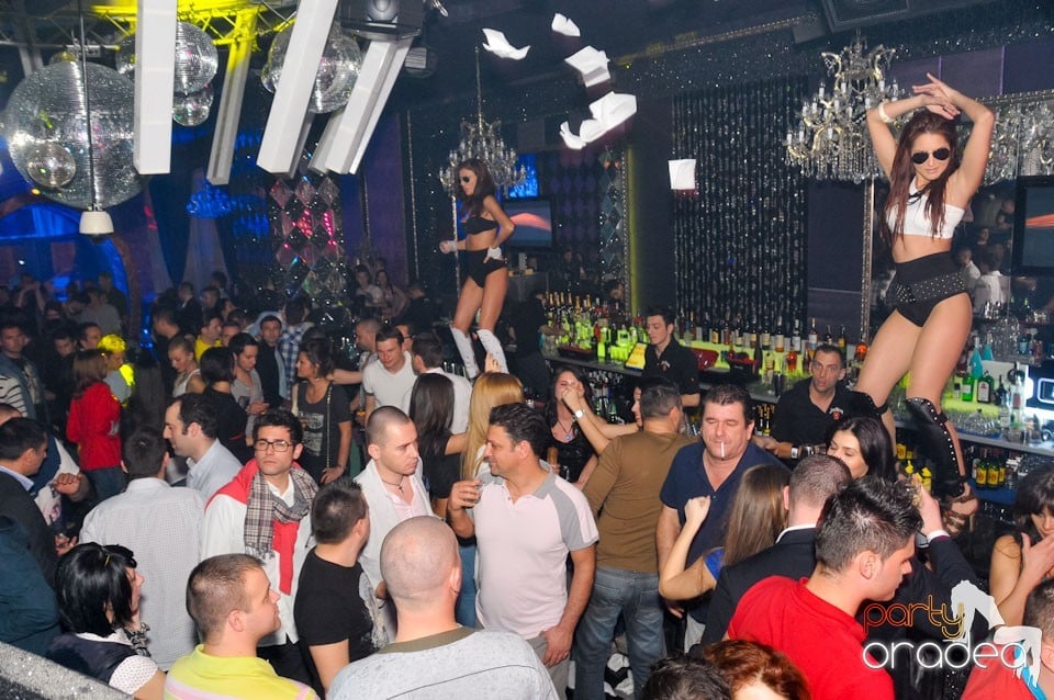 Friday Night Session în The One, 