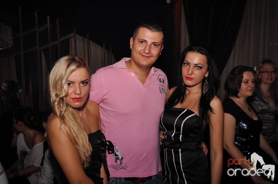 Grand Opening în The One Café & Club, 