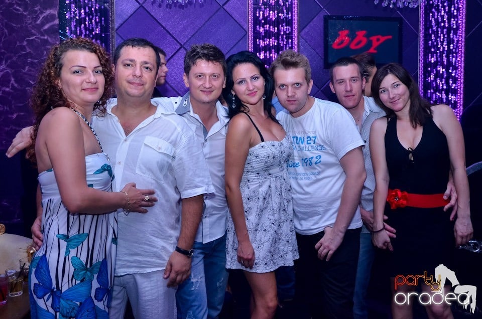 Grand VIP Party în The One Café & Club, 