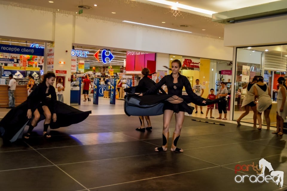Carrefour - Grupul Muzical Luscynia & Kalliope Show Dance Team, Lotus Center