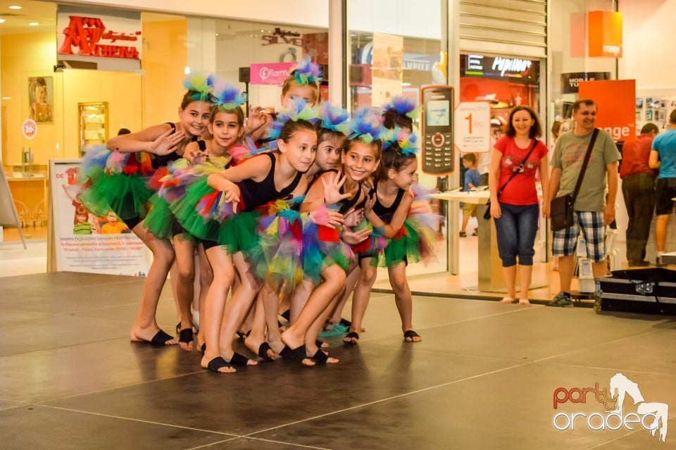 Carrefour - Grupul Muzical Luscynia & Kalliope Show Dance Team, Lotus Center