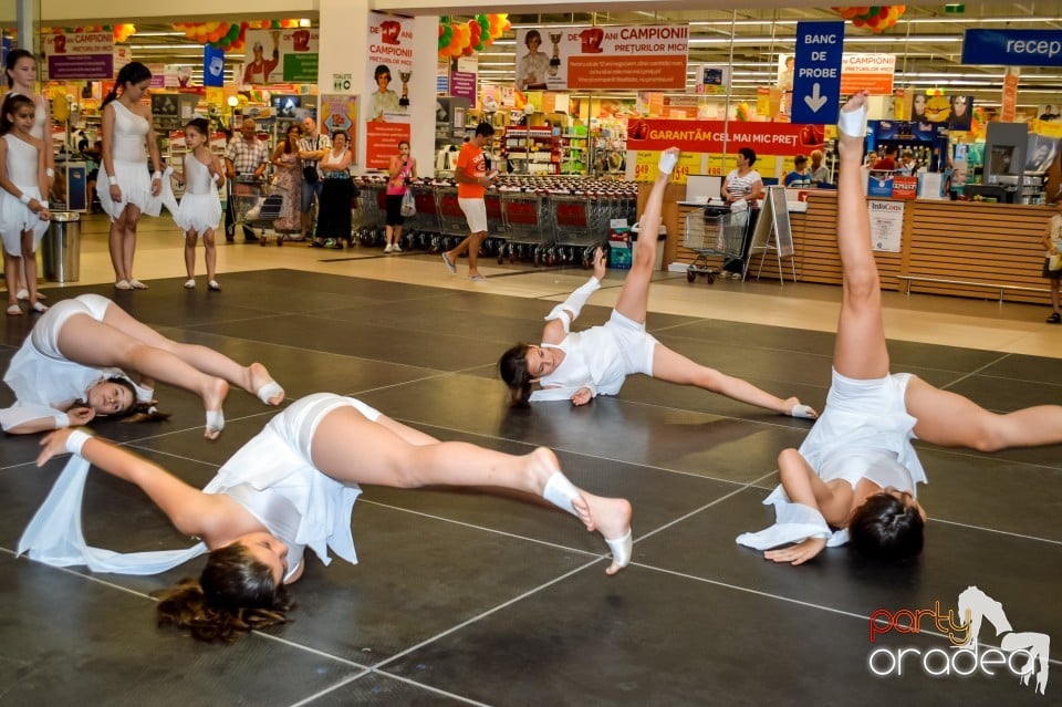 Carrefour - Grupul Muzical Luscynia & Kalliope Show Dance Team, Lotus Center