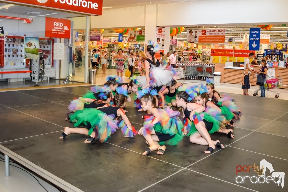 Carrefour - Grupul Muzical Luscynia & Kalliope Show Dance Team, Lotus Center