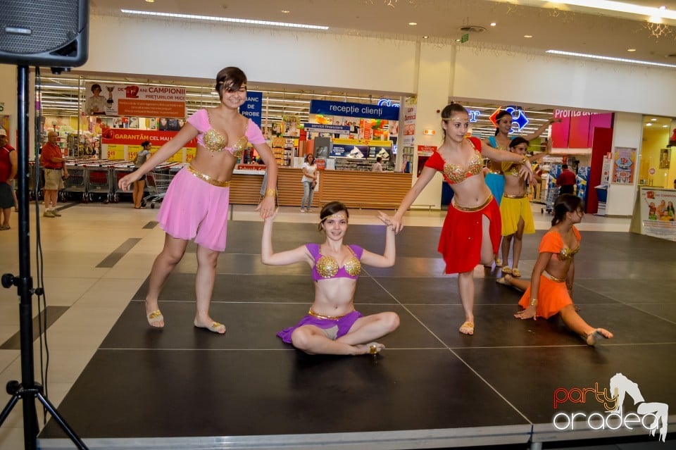 Carrefour - Grupul Muzical Luscynia & Kalliope Show Dance Team, Lotus Center