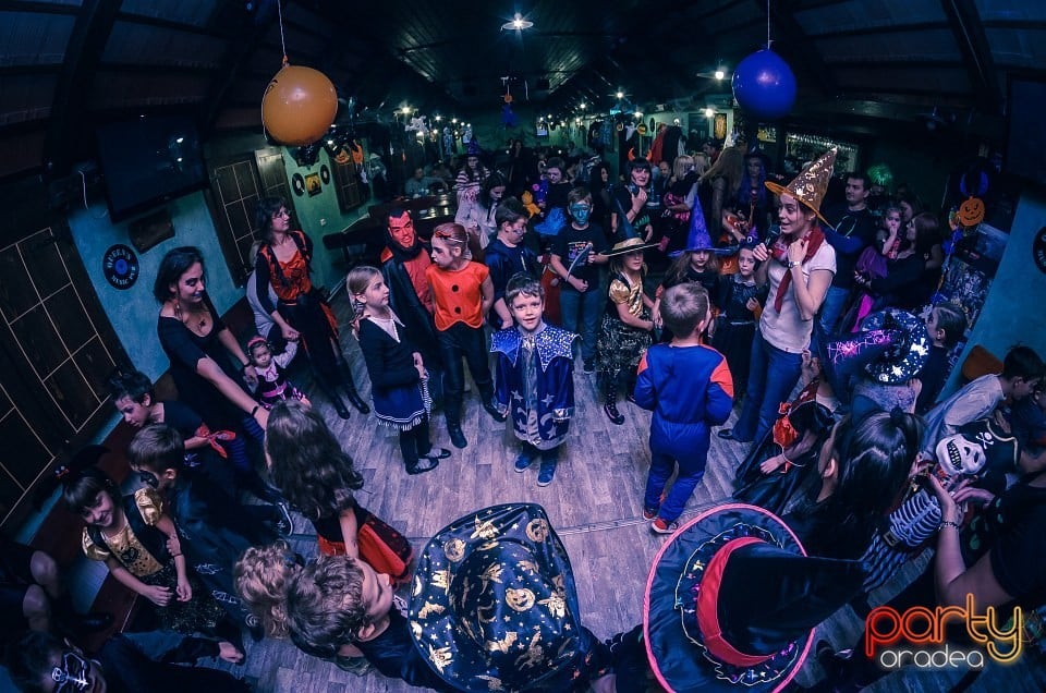 Halloween Ball, Queen's Music Pub
