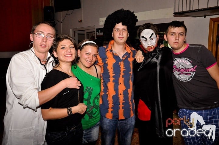 Halloween Party, Student's Place