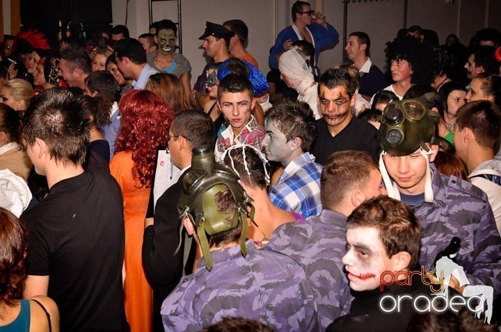 Halloween Party, Student's Place