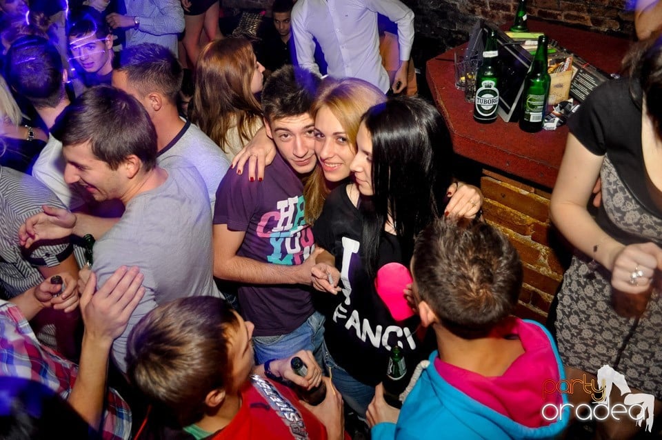 Hot Friday Night în Club Escape, 