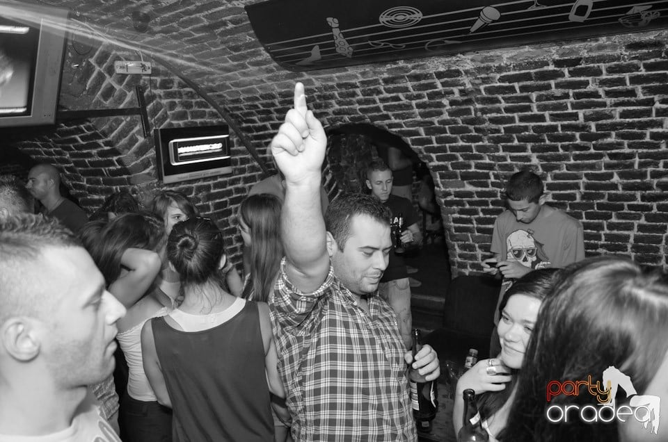 Hot Promo Night în Club Escape, 