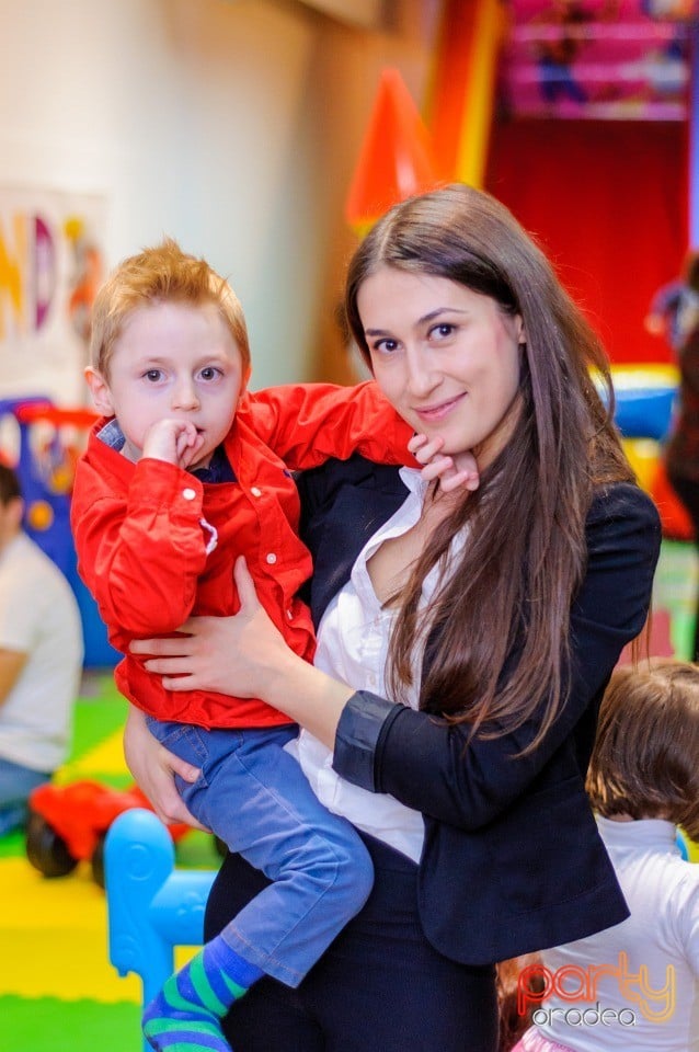 Joc şi voie bună la Oradea Shopping City, 