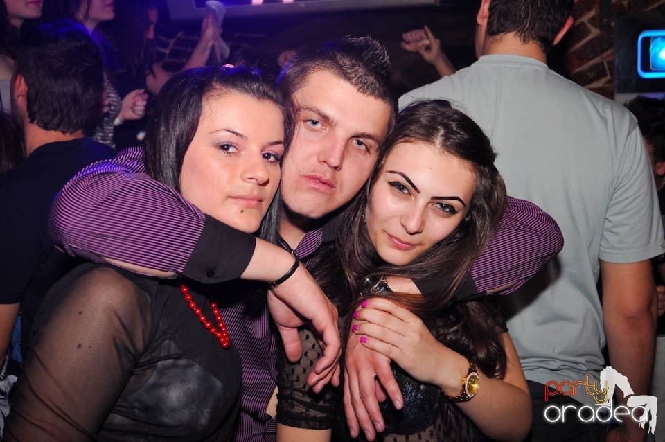 Joi seara e Holsten Party în Escape, 