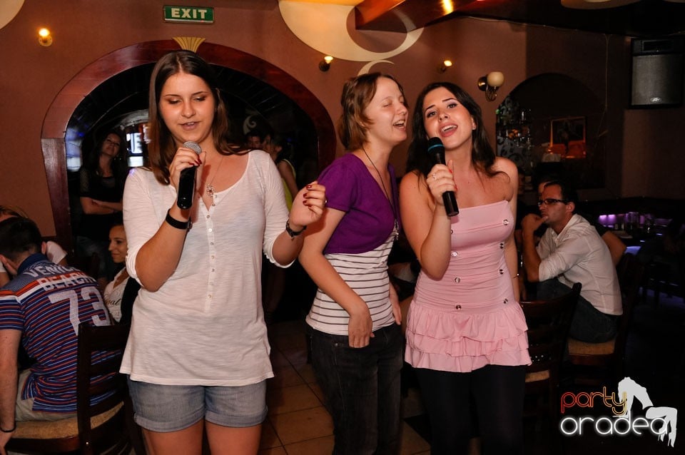 Karaoke Party în Chanson Café, 