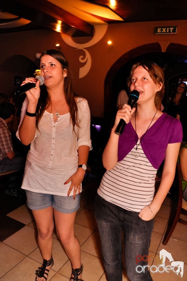 Karaoke Party în Chanson Café, 