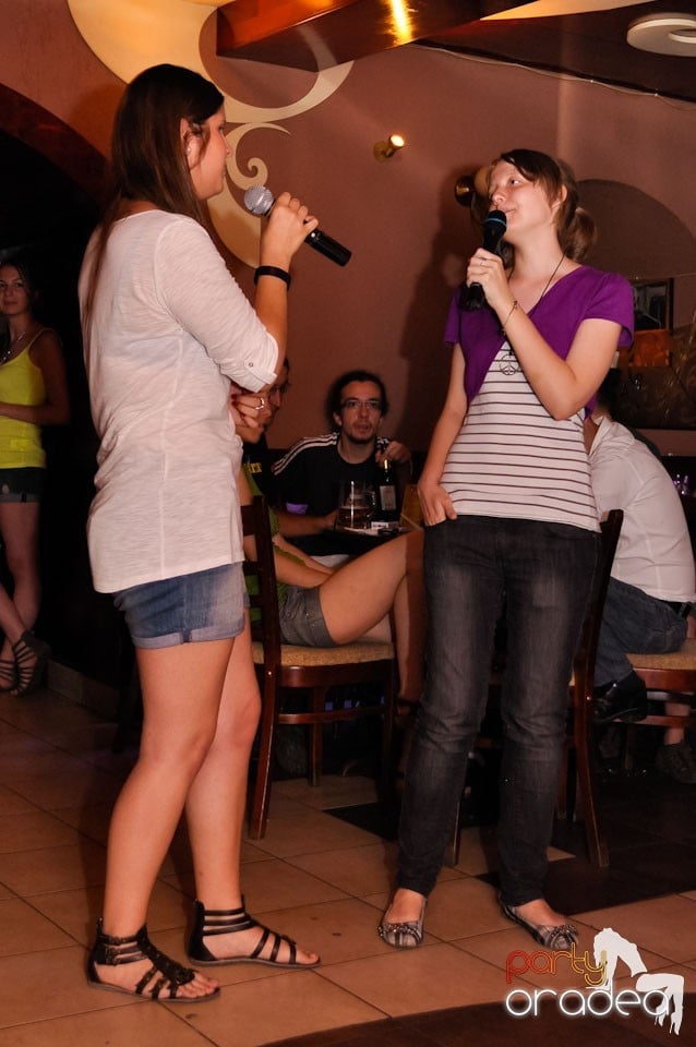 Karaoke Party în Chanson Café, 