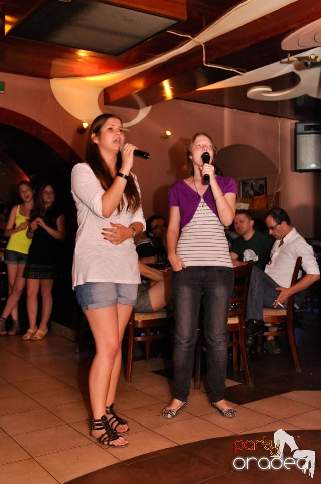 Karaoke Party în Chanson Café, 