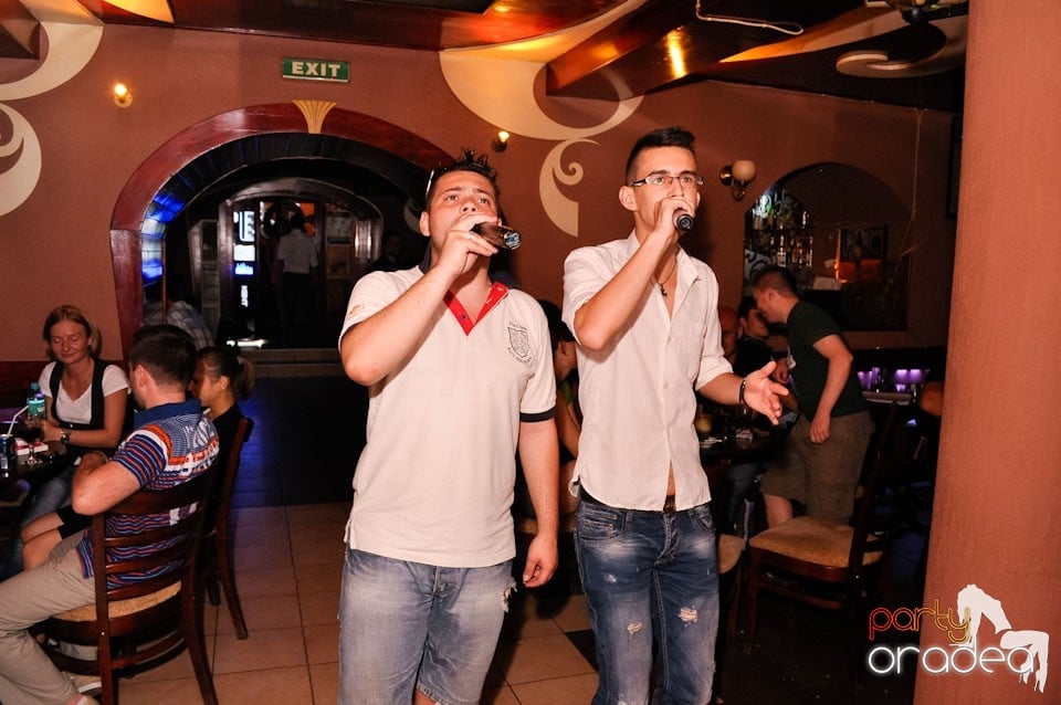 Karaoke Party în Chanson Café, 