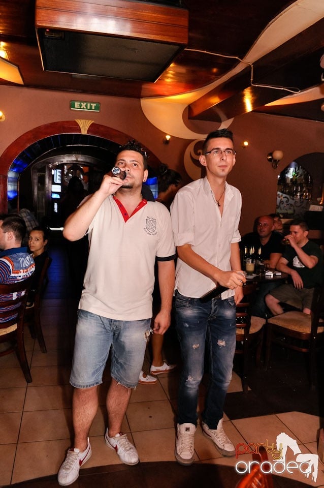 Karaoke Party în Chanson Café, 