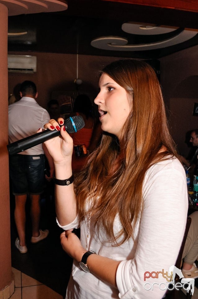 Karaoke Party în Chanson Café, 