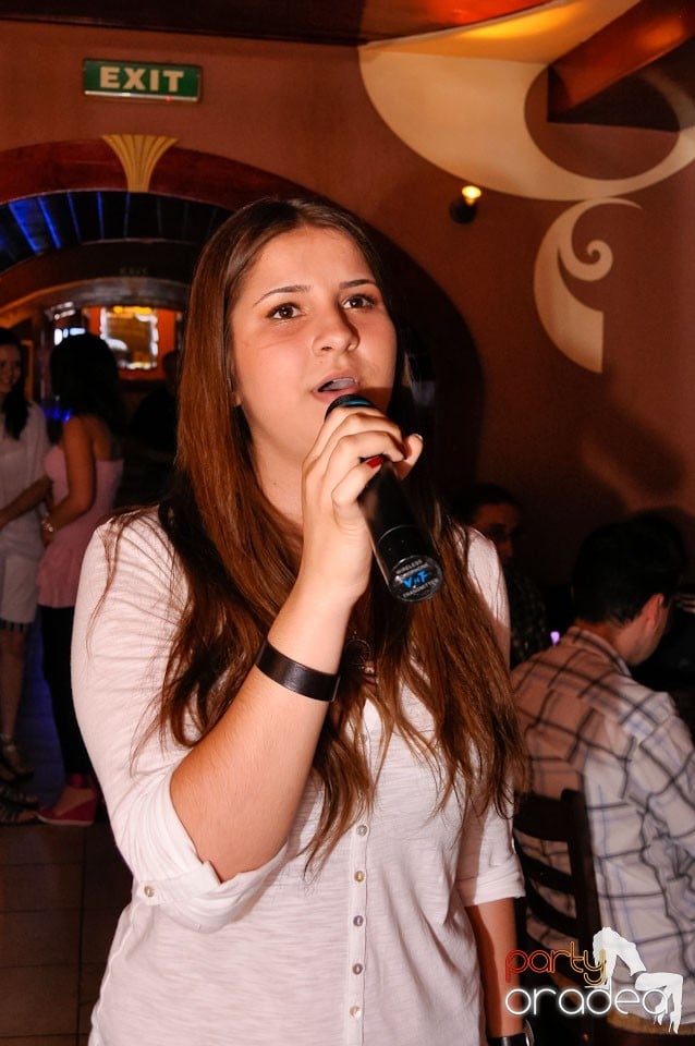 Karaoke Party în Chanson Café, 