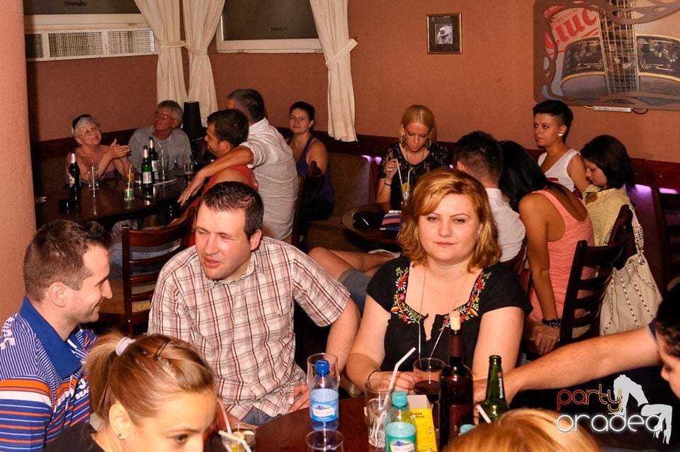 Karaoke Party în Chanson Café, 