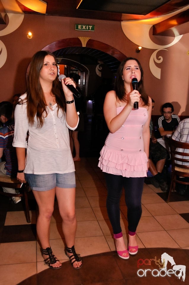 Karaoke Party în Chanson Café, 