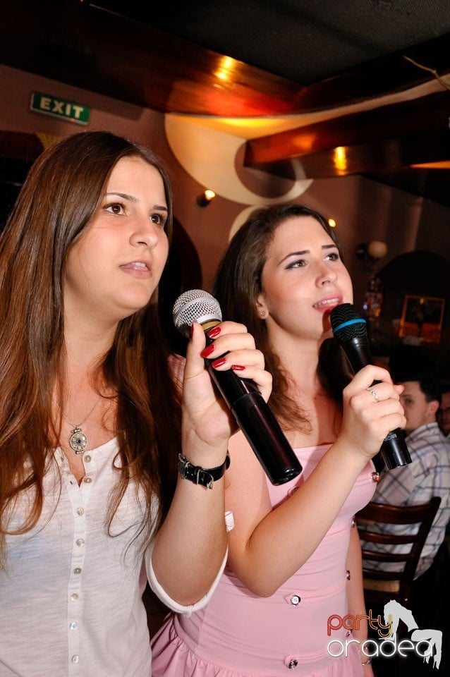 Karaoke Party în Chanson Café, 