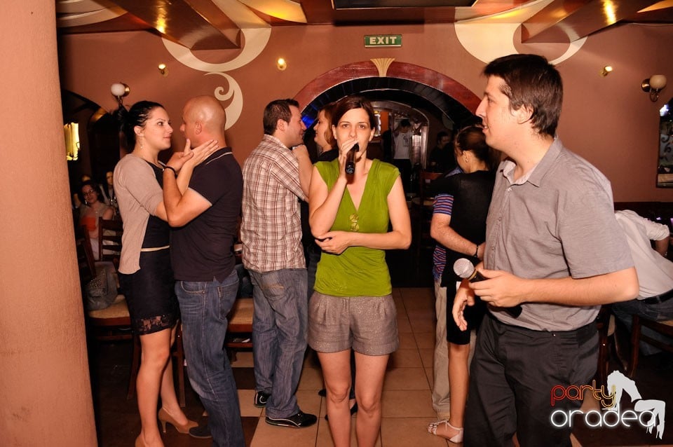 Karaoke Party în Chanson Café, 