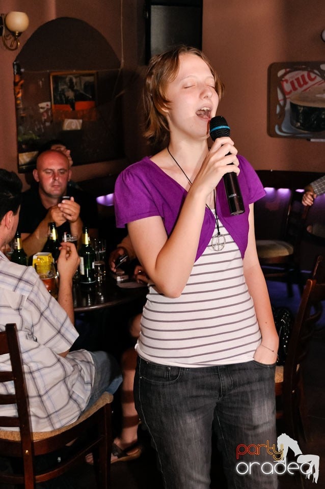 Karaoke Party în Chanson Café, 