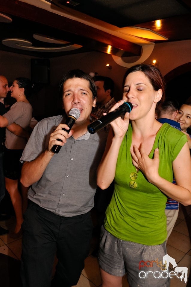 Karaoke Party în Chanson Café, 