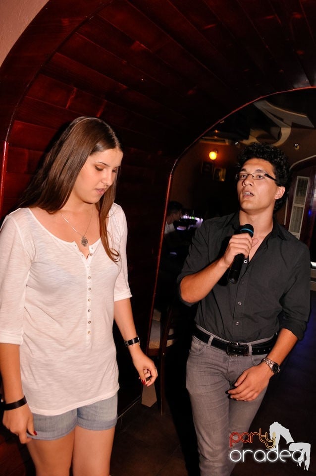 Karaoke Party în Chanson Café, 