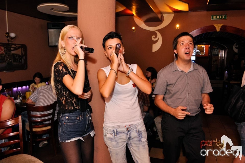 Karaoke Party în Chanson Café, 