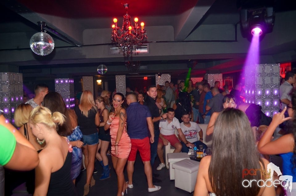 Nebunie în Club Life, 