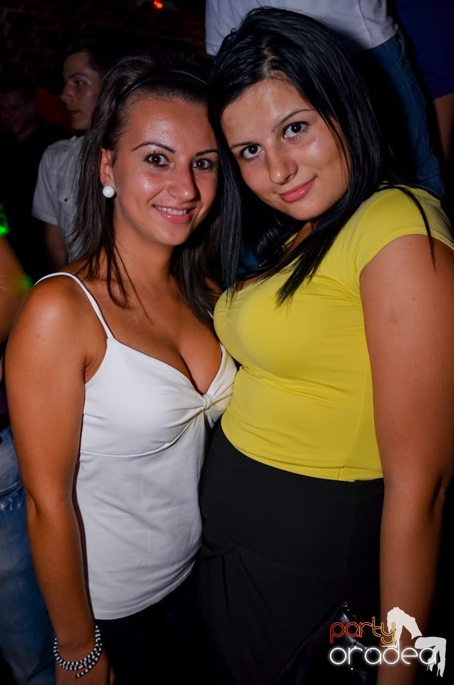 Party all night long în Club Escape, 