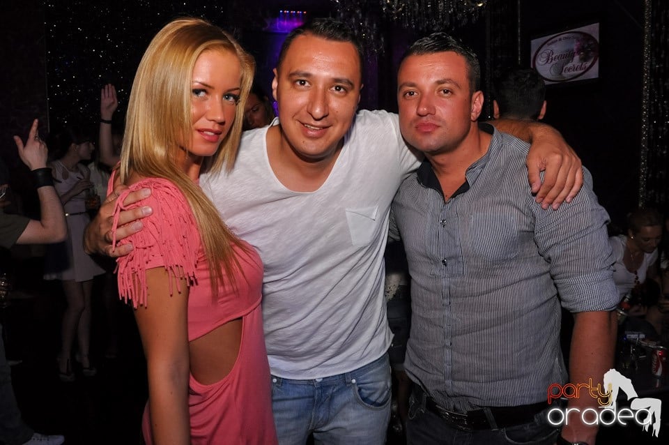 Party cu DJ Negru în The One, 