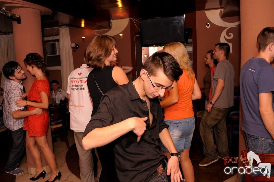 Party cu mega-promoţii, 