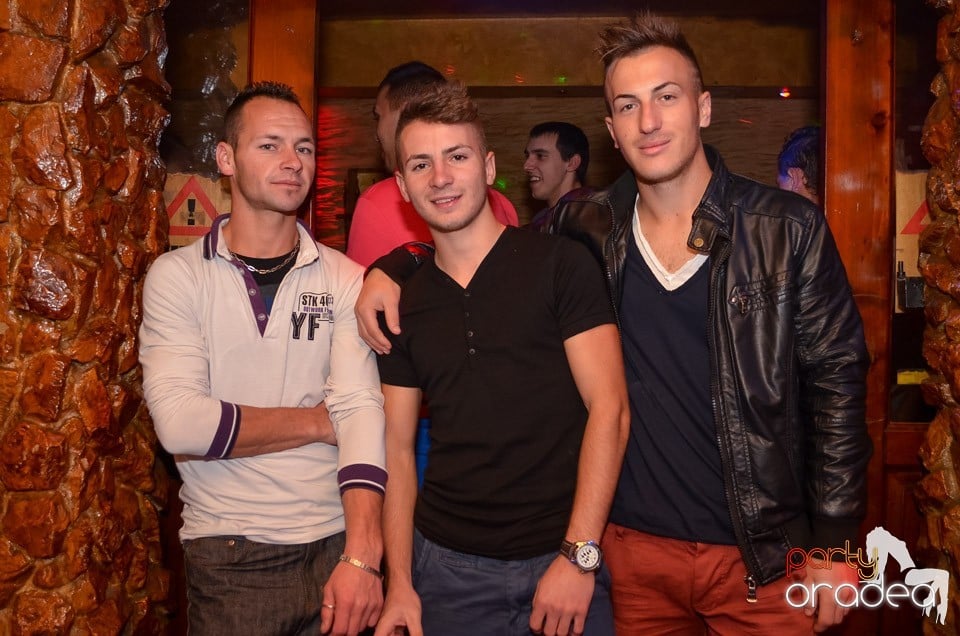 Party în Club Downtown, 