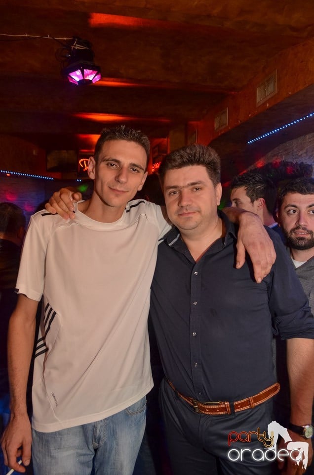 Party în Club Downtown, 