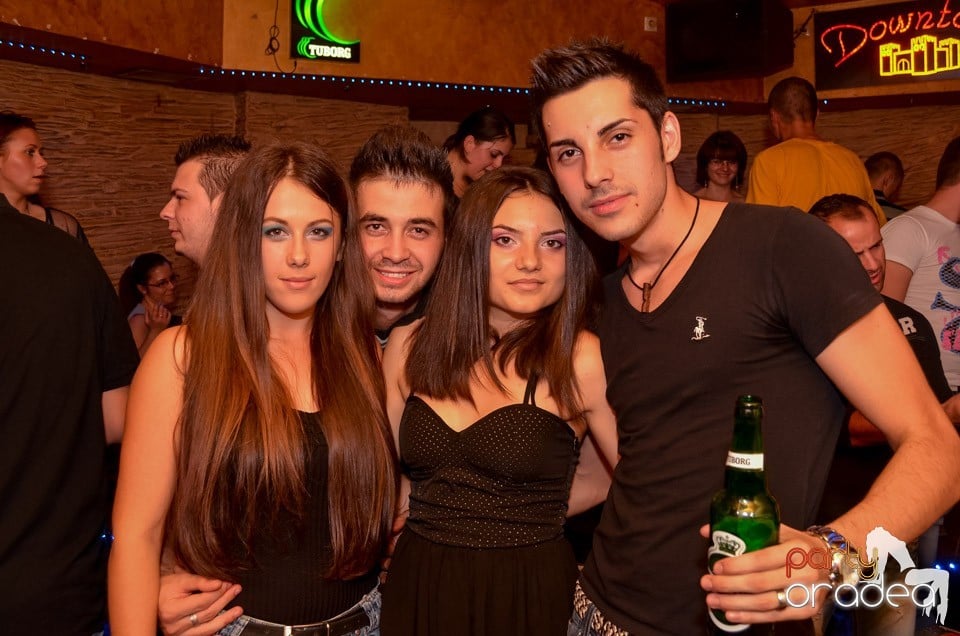 Party în Club Downtown, 