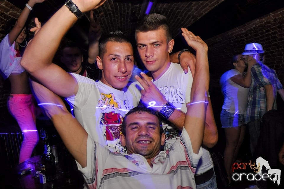 Party în Club Escape, 