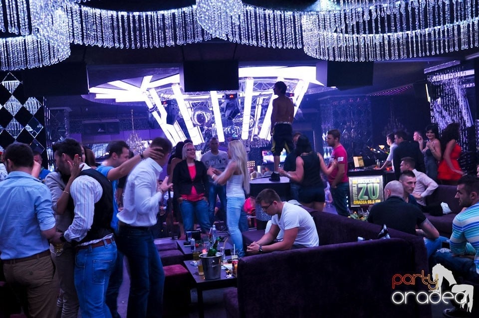 Party în Club The One, 